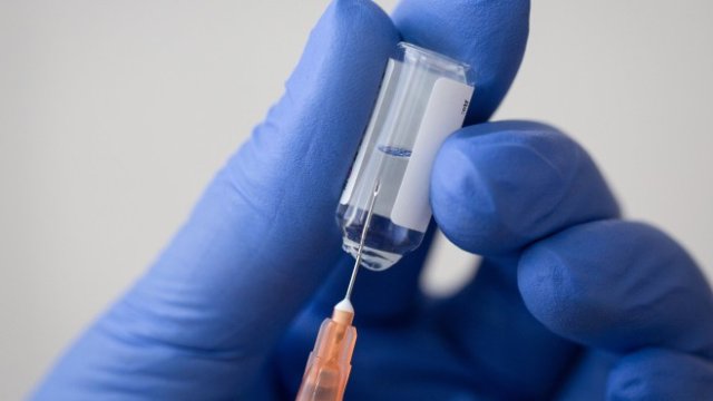 <p>
	Руската ваксина срещу коронавируса. <em>Снимка: Andrey Rudakov/Bloomberg</em></p>
