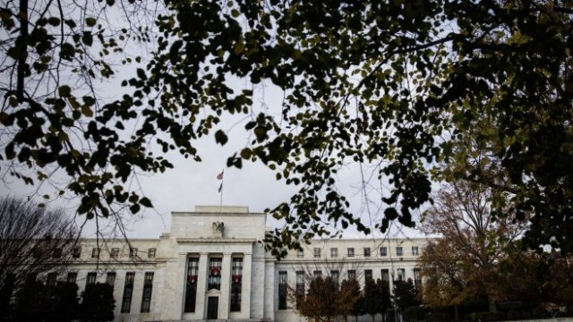 Плосър: Фед разбира, че трябва да направи нещо за лихвите