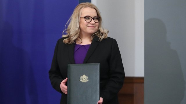 Деница Златева след подписването на договора с Botas. Снимка: Димитър Кьосемарлиев, Investor Media Group