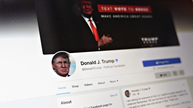 <p>
	Профилът на Доналд Тръмп в Facebook. <em>Снимка: Bloomberg L.P.</em></p>
