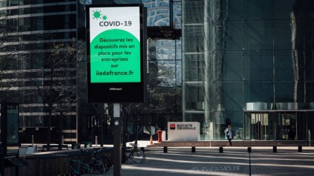 <p>
	Централата на банката в Париж. <em>Снимка: Cyril Marcilhacy/Bloomberg</em></p>
