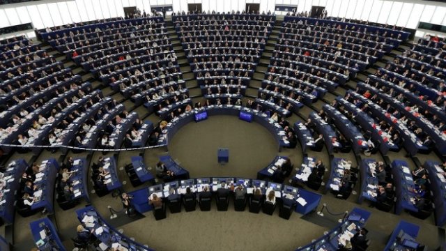 <p>
	<em>Пленарната зала на ЕП. Снимка: Архив Ройтерс</em></p>
