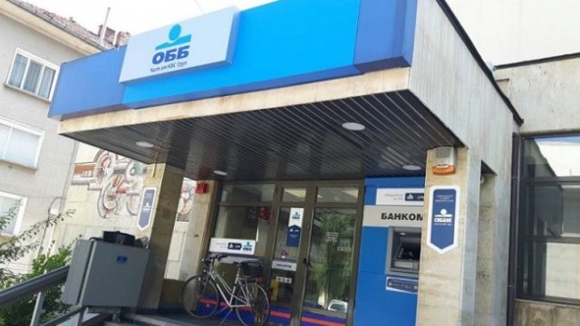 <p>
	Клон на ОББ в Севлиево<em>. Снимка: ОББ</em></p>
