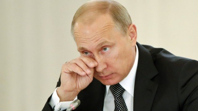 <p>
	Владимир Путин е изправен пред тежки времена. <em>Снимка: Ройтерс</em></p>
