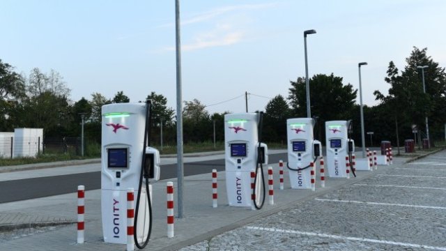 Какви са проблемите пред масовата електромобилост в България?