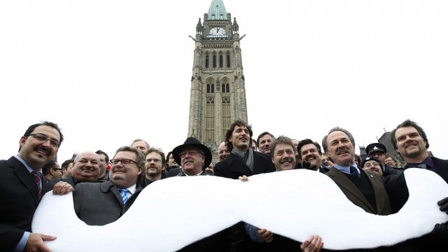 <p>
	За 10 години благотворителната кампания се е разраснала от малка група приятели, измислили идеята в Австралия, до Южна Африка, Европа, Северна Америка и Азия. <em>Снимка: Ройтерс</em></p>
