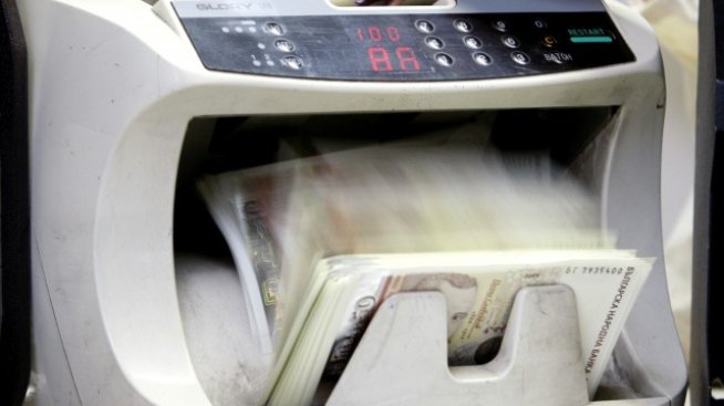 Кредитирането спада и през 2015 г.