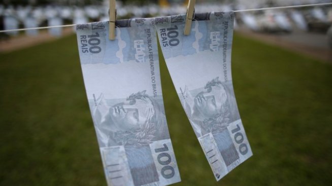 Дефицитът по текущата сметка на Бразилия се е свил почти наполовина през 2015 г.