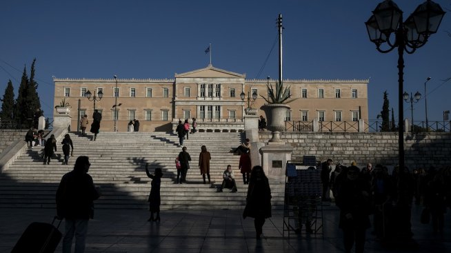 Гърция се готви да позволи 13-часов работен ден в частния сектор