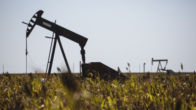 Цените на петрола запазват ръстовете след изписването на Тръмп от болницата*