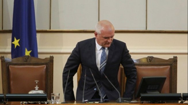 Димитър Главчев остава начело на Народното събрание