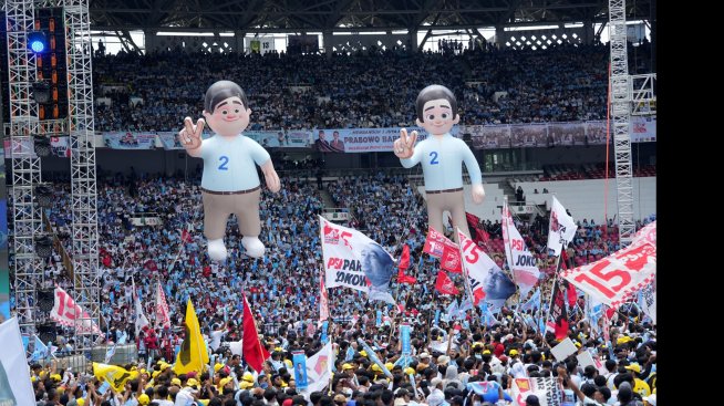 Демократична Индонезия се насочва към своето мрачно минало