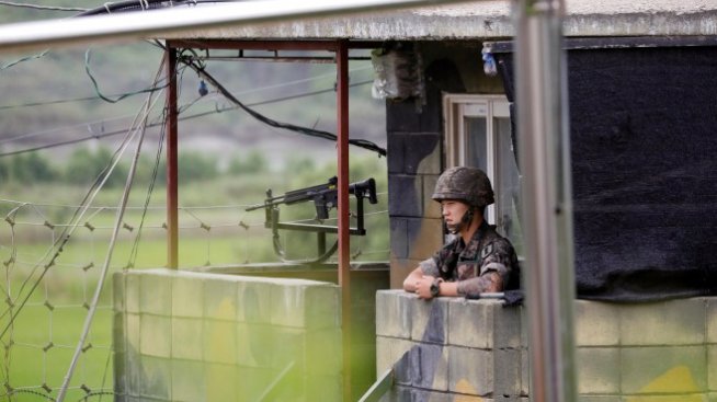 Пхенян продължава със заплахите към Гуам