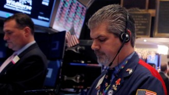 Dow Jones загуби 250 пункта в началото на търговията на Wall Street*