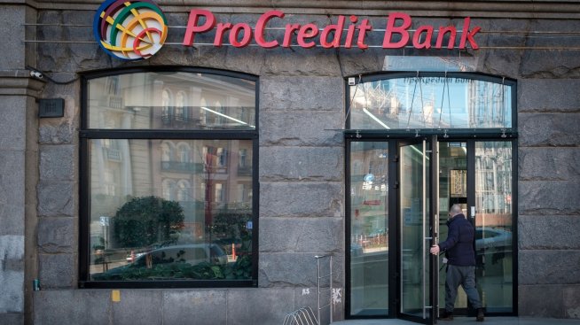 ЕВБР увеличава дела си в ProCredit