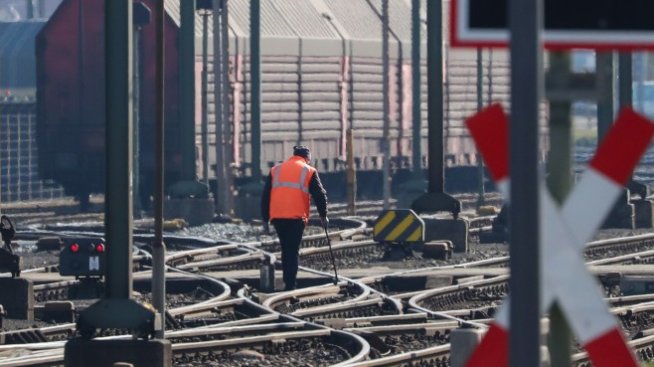 Близо 650 000 германски компании са поискали частична безработица за служителите си