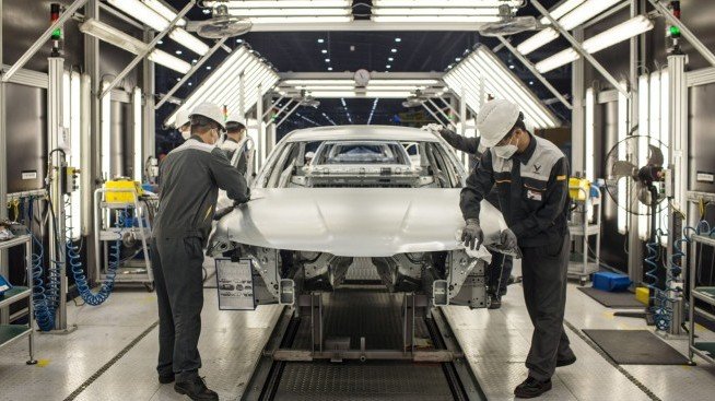 Най-големият автомобилен завод в света спира работа заради недостига на чипове