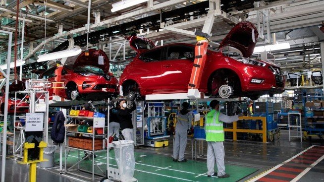 Renault може да удължи производствените съкращения в Испания до края на септември