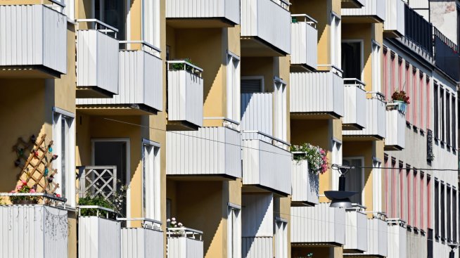 Какви са причините за спада на жилищния пазар в Швеция?