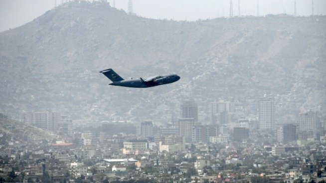 Талибаните поеха пълен контрол над летището в Кабул след изтеглянето на САЩ