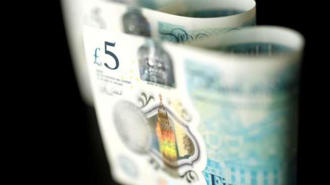  Паундът отново пое надолу 