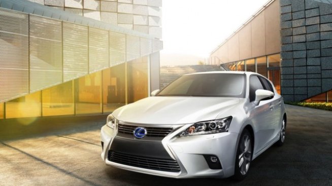 Lexus разкри обновения CT200h