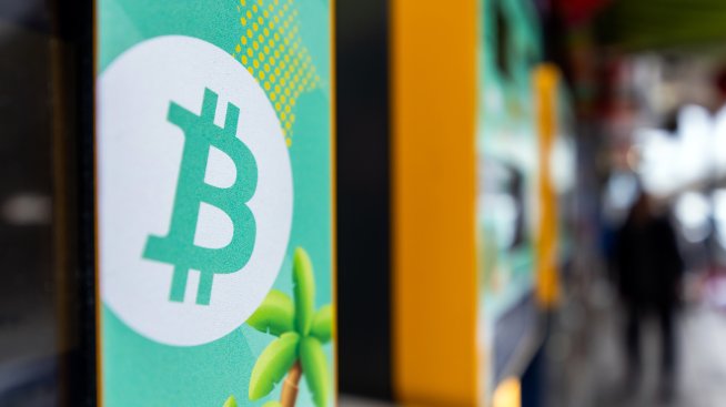 Митата на САЩ повлякоха надолу и цената на биткойна