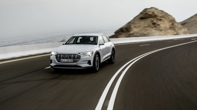 Наелектризиращо удоволствие от шофирането: Audi e-tron