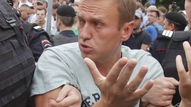 Московски съд осъди опозиционера Алексей Навални на 10 дни затвор