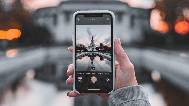 Широки усмивки, перфектни залези: ще сложат ли край на автентичните снимки новите смартфони?