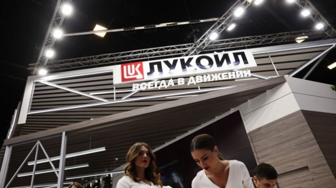 Правителството опитва да разбере как "Лукойл България" определя цените на горивата