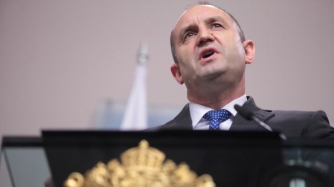 Румен Радев: Заплахата за демокрацията не идва от армията, а от политиците