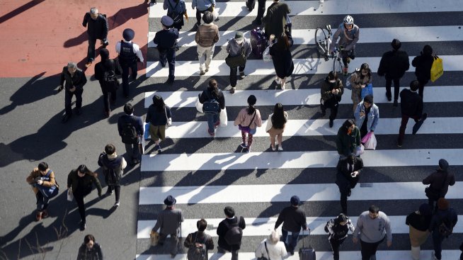 Дейността в сектора на услугите в Япония се свива за първи път от почти две години
