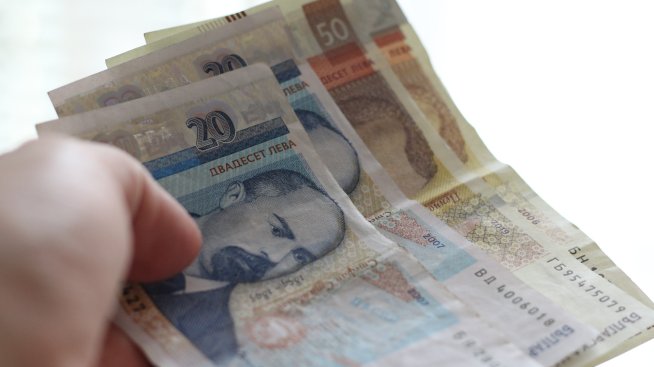 Парламентът отхвърли предложението доходите на младите хора до 26 г. да са необлагаеми