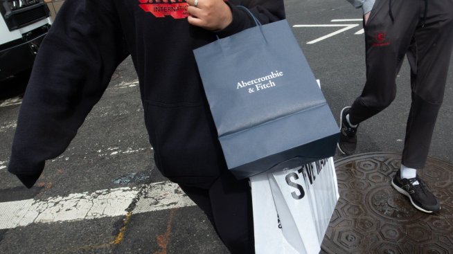 Завръщането на модата от 90-те носи добри резултати за Abercrombie