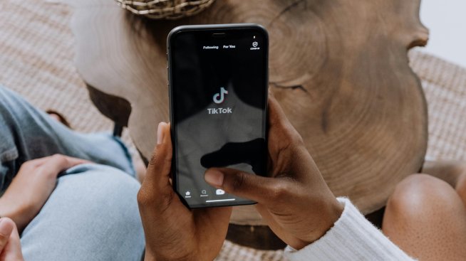 Тръмп одобрява закупуването на TikTok от Илон Мъск или от председателя на Oracle