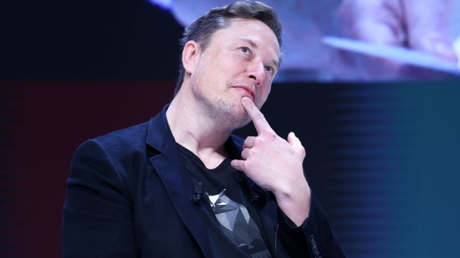 Мъск: Безсмислено е Tesla да създава управляван от хора електромобил за 25 хил. долара