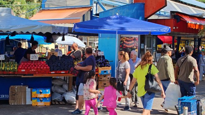 Икономиката на България забавя леко темпа си на растеж през летните месеци