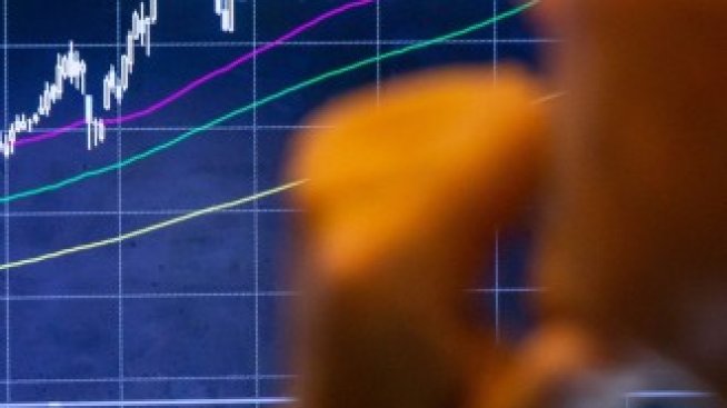 Dow Jones отписа близо сто пункта след разпродажби в края на сесията