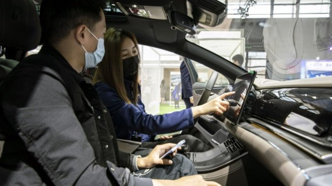 Huawei ще инвестира 1 млрд. долара в автономна технология, която засенчва Tesla