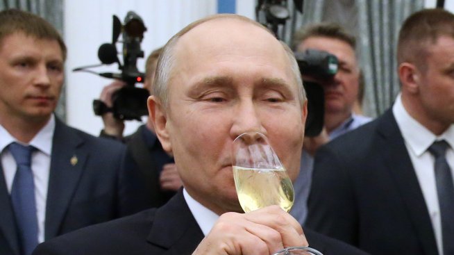 А вино за Путин? Проблемите на кремълските придворни доставчици