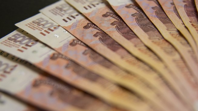 Русия рязко вдигна тавана за купуване на валута през септември