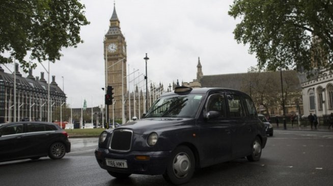 Как протича преходът към електрическа мобилност във Великобритания?