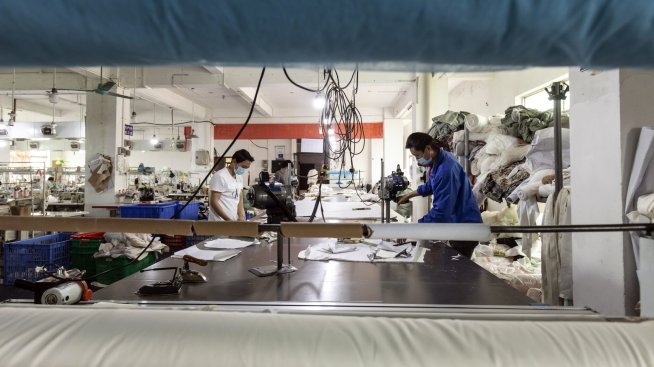 Фабричната активност в Китай се забавя през юни заради помрачените бизнес перспективи