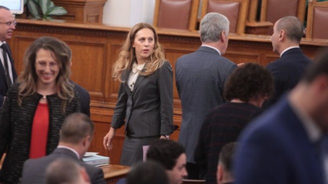 Депутатите се изпокараха заради оставката на Валери Симеонов