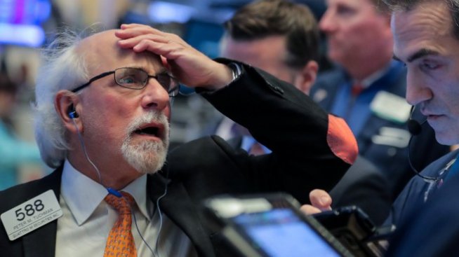 Какво се крие зад разпродажбата на борсите