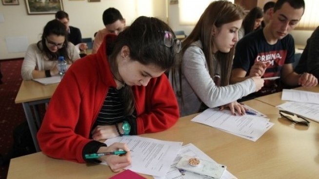 Дистанционното обучение на учениците може да е поне до 13 април