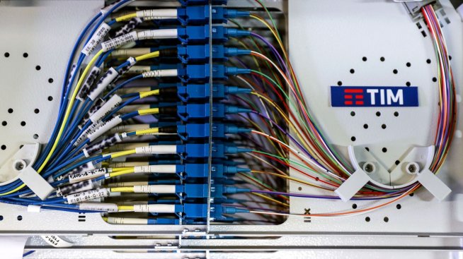 Италианското правителство обмисля подкрепено от държавата поглъщане на Telecom Italia