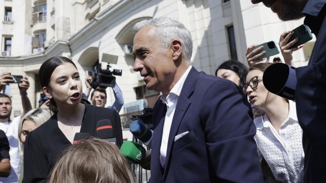 Калин Джорджеску е обвинен в планиране на насилствен преврат в Румъния