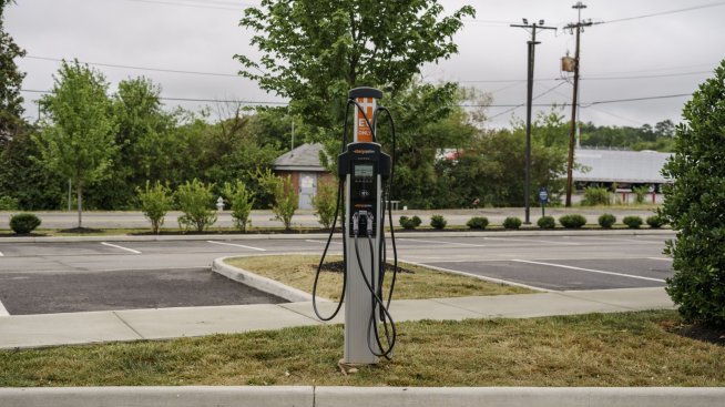 Европарламентът одобри нови правила за зарядните станции и морските горива